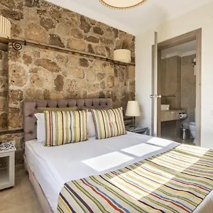 Glamorous Flat With Jacuzzi Near Hadrians Gate , Antalya Turkey